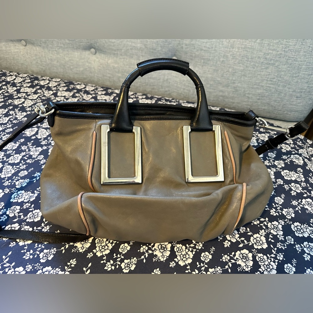 Authentic adorable butter soft Grey Chloe bag with shoulder strap - Picture 3 of 10
